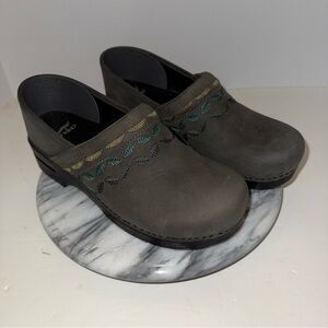 Dansko Embroidered Grey Clogs Sz 42 US 10 Professional Nursing